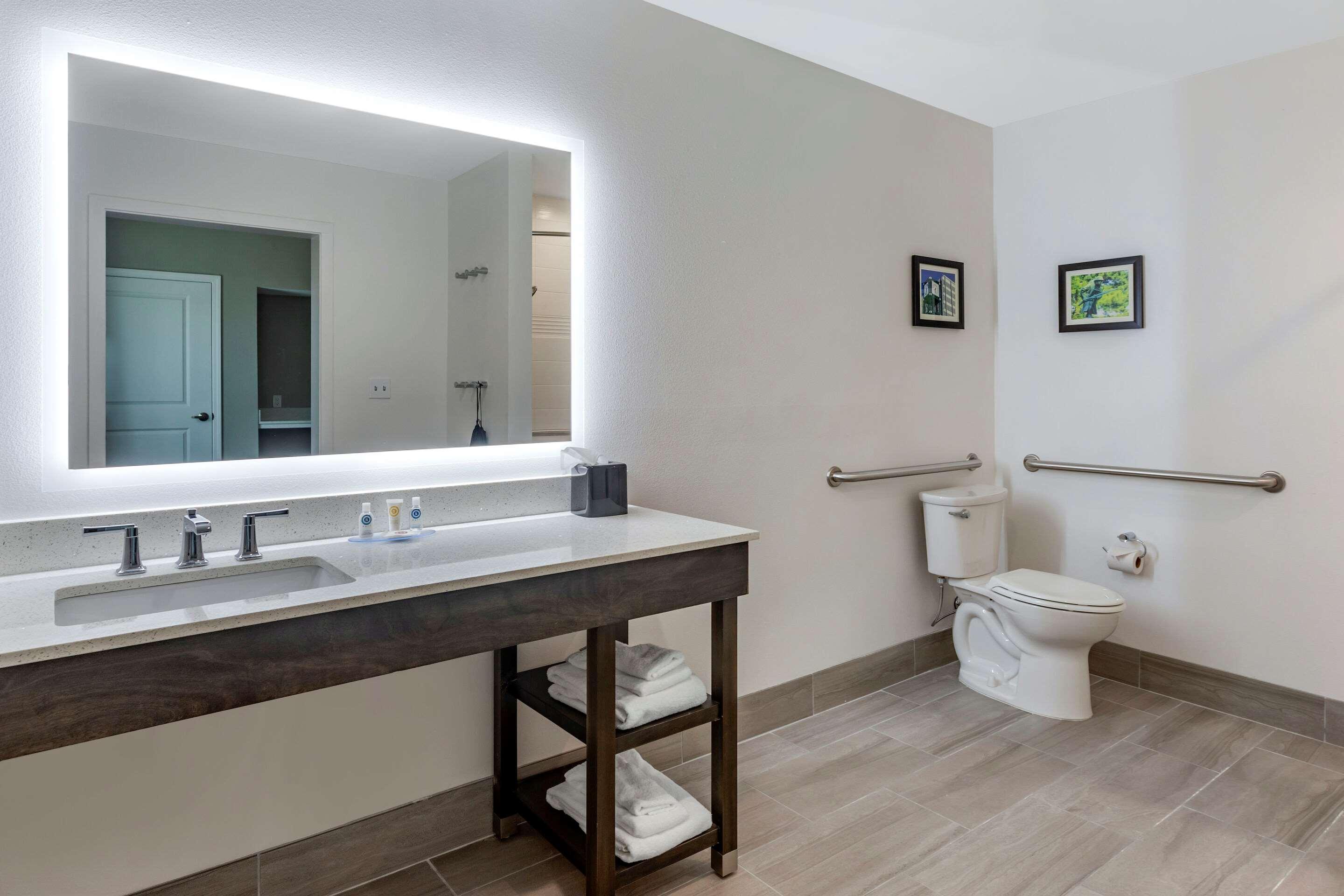 Comfort Inn & Suites Олив-Бранч Экстерьер фото