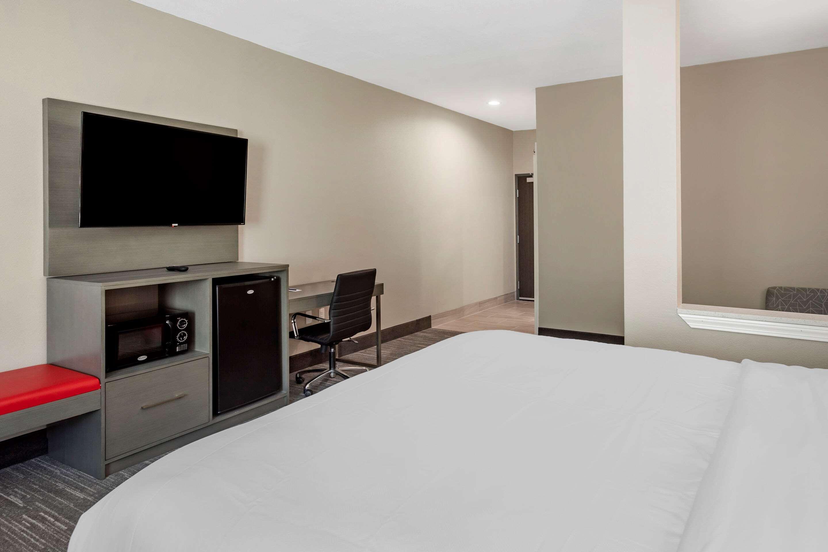 Comfort Inn & Suites Олив-Бранч Экстерьер фото